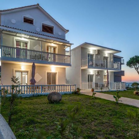 Villa Antonis Deluxe Apartments Амуди Экстерьер фото
