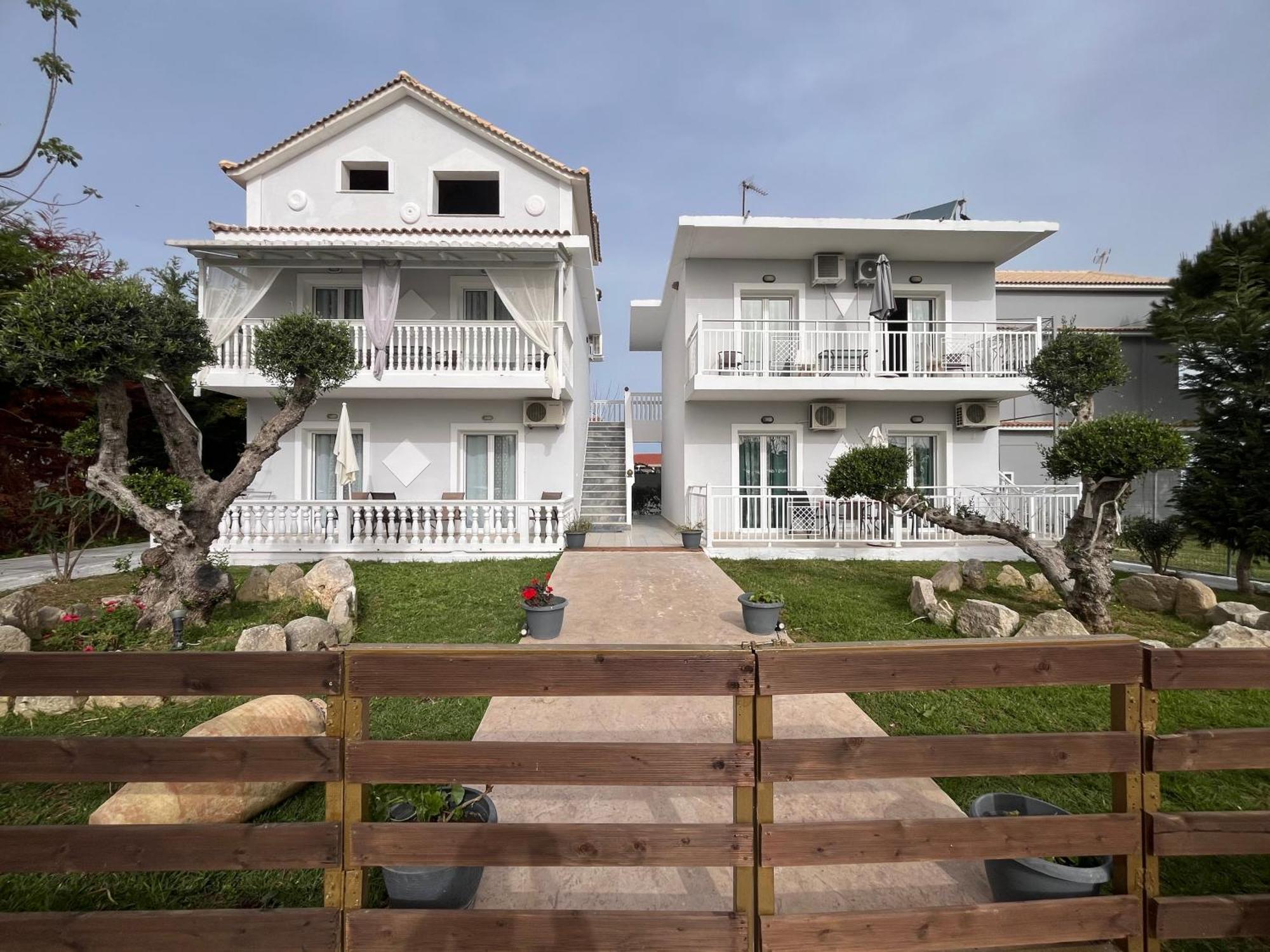 Villa Antonis Deluxe Apartments Амуди Экстерьер фото