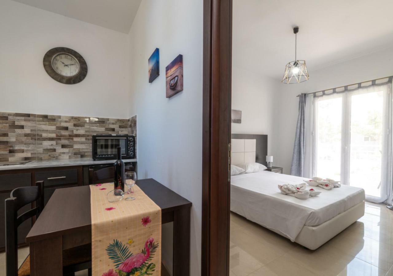 Villa Antonis Deluxe Apartments Амуди Экстерьер фото